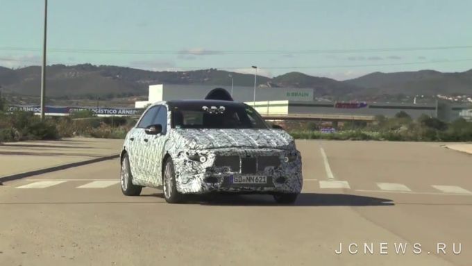 Mercedes-Benz выпустил на дорогу новый A-Class