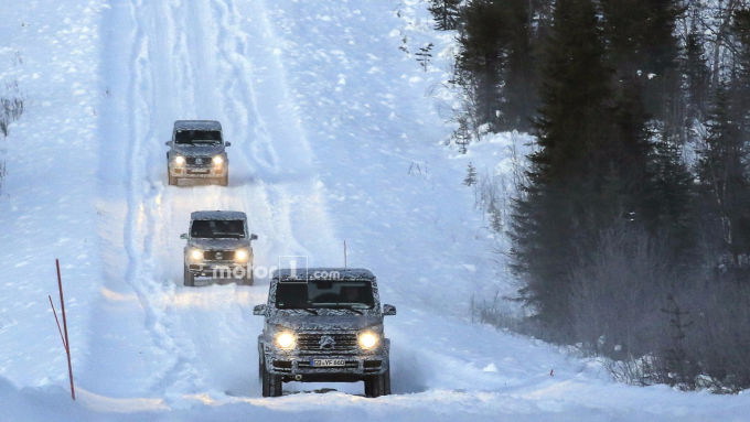 Mercedes закопал G-Class в сугробах