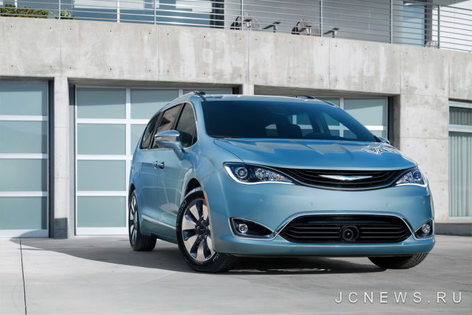 Электрокар на базе Chrysler Pacifica покажут в начале января